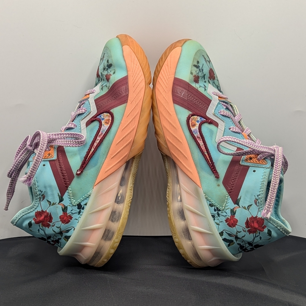 Nike Lebron x Mimi Plange 18 Low Daughters Floral Size 6Y - Picture 4 of 12